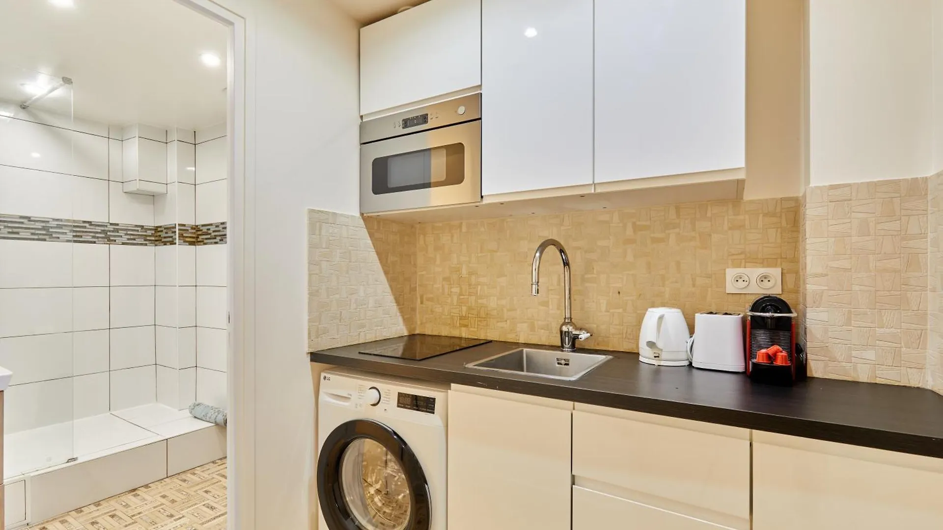Rent A Room - Cosy 2Bdr باريس 0*,  فرنسا